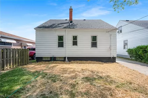 Exterior - 14713 Corridon Ave, Maple Heights, OH 44137 photo 5 of 6