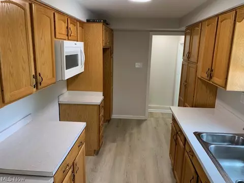 38522 Rogers Rd, Willoughby Hills, OH 44094 photo 4