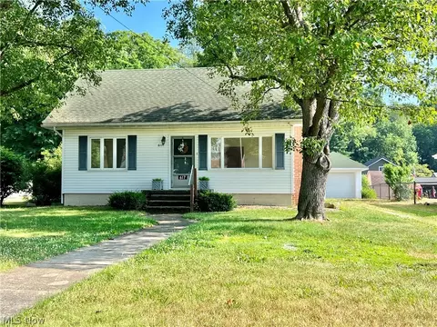 617 W Main St, Malvern, OH 44644