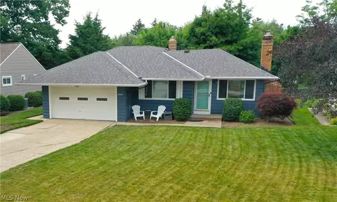 25402 Conover Dr, Bay Village, OH 44140