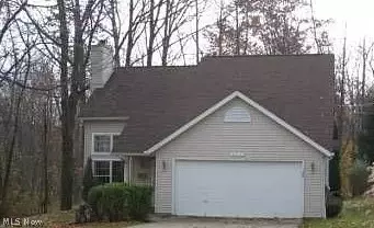 8352 Harbor Dr, Mentor, OH 44060