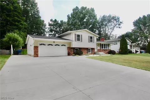 362 Moore Rd, Akron, OH 44319 photo 3