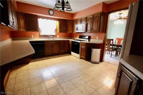362 Moore Rd, Akron, OH 44319 photo 9