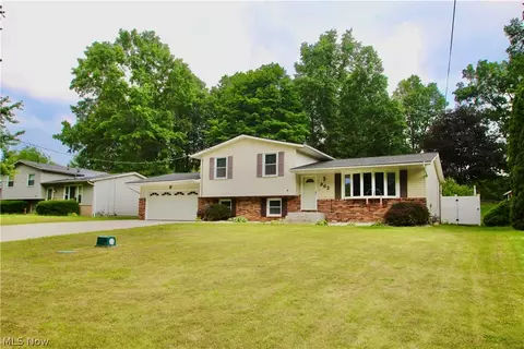 362 Moore Rd, Akron, OH 44319 photo 2