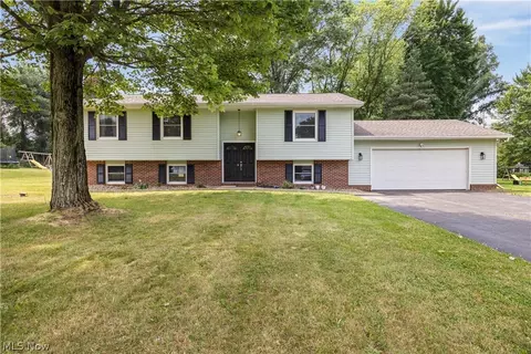 9816 Church St, Huron, OH 44839