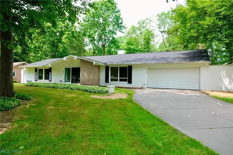 730 Kenwood Dr, Gates Mills, OH 44040