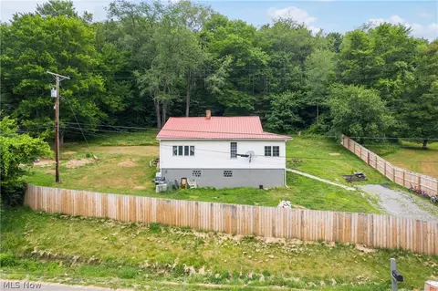 6731 Beaver Dam Rd SE, New Philadelphia, OH 44663