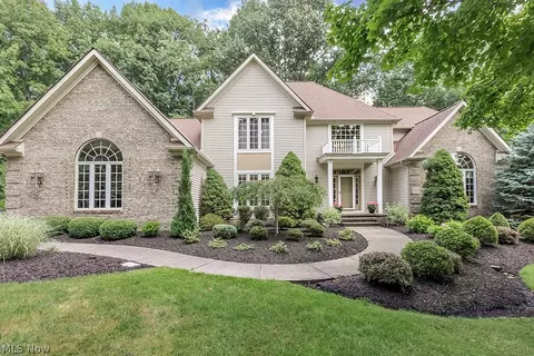 5705 Canyon Ridge Dr, Painesville, OH 44077
