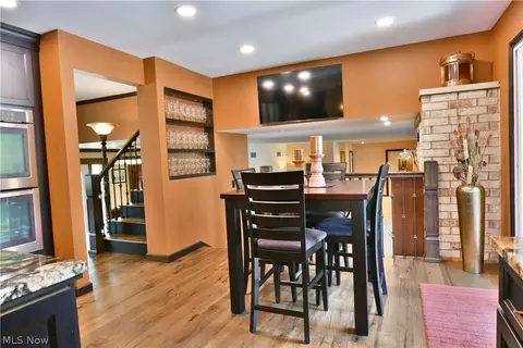 Dining - 185 Maple Leaf Dr, Hubbard, OH 44425 photo 1 of 2