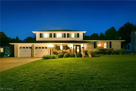 Exterior - 185 Maple Leaf Dr, Hubbard, OH 44425 photo 3 of 13