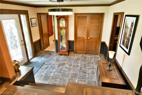Entry Way - 185 Maple Leaf Dr, Hubbard, OH 44425 photo 1 of 2