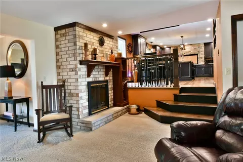 Living - 185 Maple Leaf Dr, Hubbard, OH 44425 photo 1 of 4