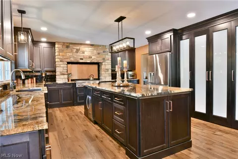 Kitchen - 185 Maple Leaf Dr, Hubbard, OH 44425 photo 1 of 3