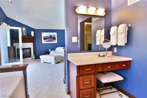 Bath - 185 Maple Leaf Dr, Hubbard, OH 44425 photo 1 of 4