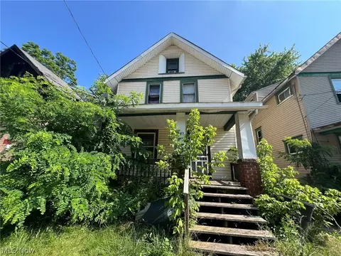 1043 Fairbanks Pl, Akron, OH 44306