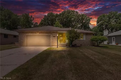 6210 St Joseph Dr, Seven Hills, OH 44131