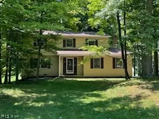 1094 Berkshire Dr, Macedonia, OH 44056