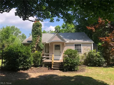 4735 Pioneer Trl, Mantua, OH 44255