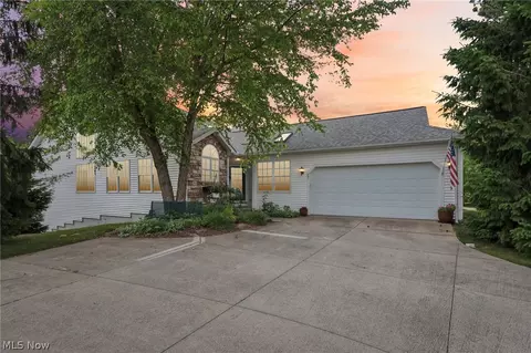 731 Grand View Ln, Aurora, OH 44202