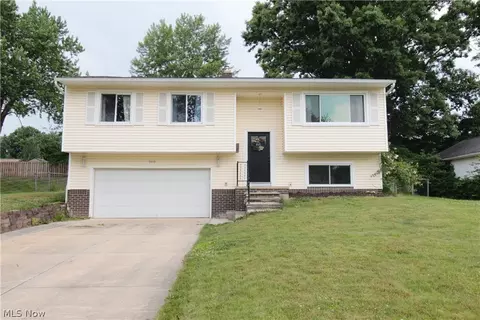 9410 Hyde Park Dr, Twinsburg, OH 44087