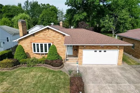 1666 Algiers Dr, Mayfield Heights, OH 44124