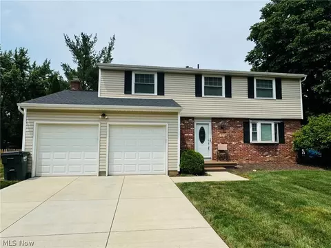 4401 Foresthill Rd, Stow, OH 44224