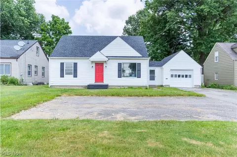 1566 Genesee Ave NE, Warren, OH 44483
