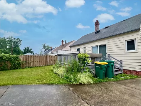 6209 Dunham Rd, Maple Heights, OH 44137 photo 3