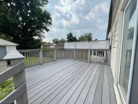 6209 Dunham Rd, Maple Heights, OH 44137 photo 4