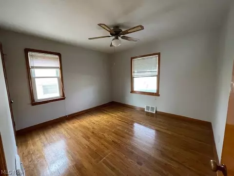 6209 Dunham Rd, Maple Heights, OH 44137 photo 9