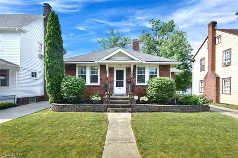 3578 Cedarbrook Rd, University Heights, OH 44118