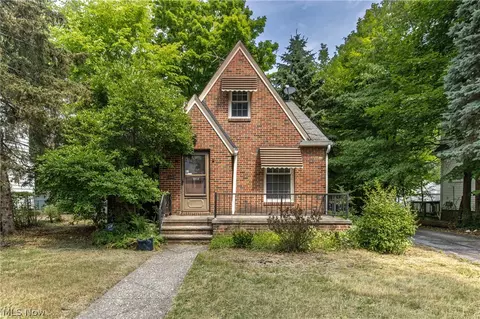 3959 Delmore Rd, Cleveland Heights, OH 44121