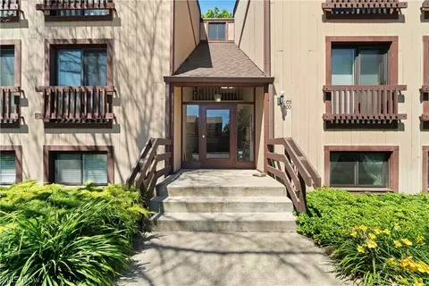 1105 Canyon View Rd #506, Northfield, OH 44067