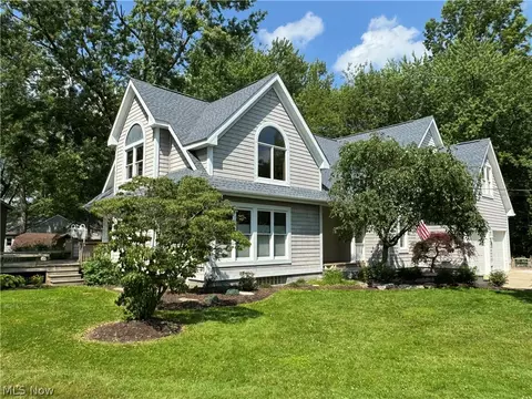 17451 Avalon St, Lake Milton, OH 44429