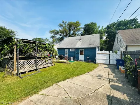 18613 Homeway Rd, Cleveland, OH 44135 photo 4