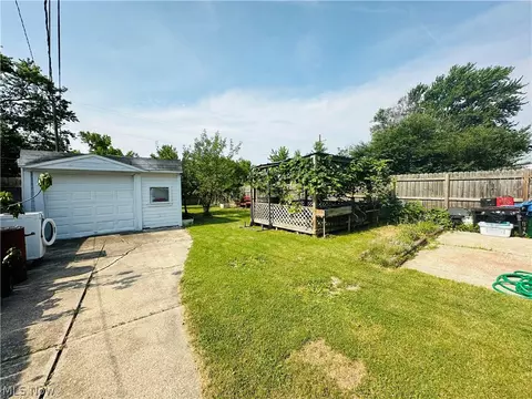 18613 Homeway Rd, Cleveland, OH 44135 photo 5