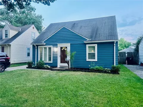 18613 Homeway Rd, Cleveland, OH 44135 photo 2