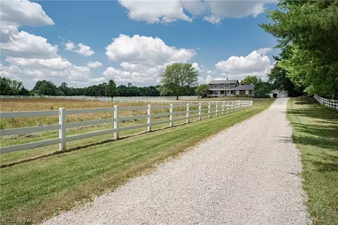 2525 Wright Rd NW, Uniontown, OH 44685