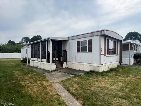 602 Patricia Ave NW, New Philadelphia, OH 44663