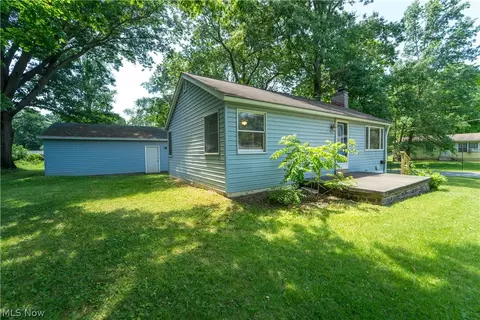 2000 Elmwood Ave, Stow, OH 44224