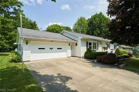 6518 Hiram Ave, Ashtabula, OH 44004 photo 2