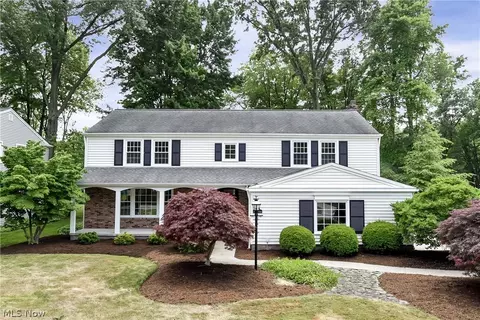 31307 Manchester Ln, Bay Village, OH 44140