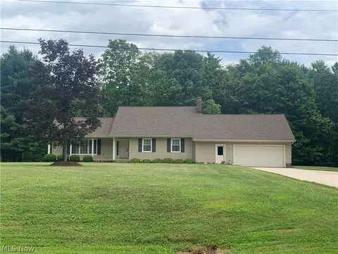 11187 Taylor May Rd, Chagrin Falls, OH 44023