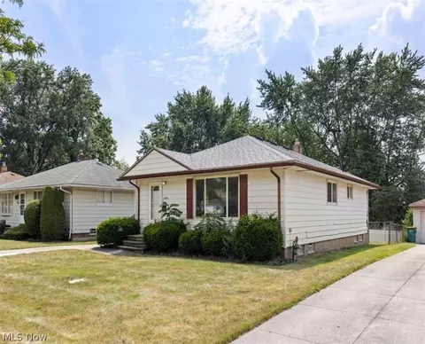 5484 E 141st St, Maple Heights, OH 44137 photo 2