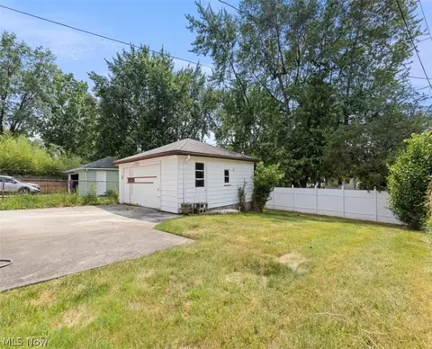 5484 E 141st St, Maple Heights, OH 44137 photo 4