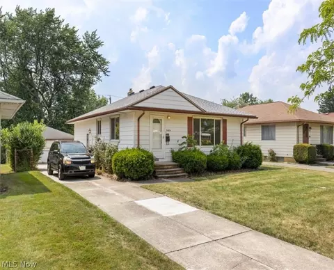 5484 E 141st St, Maple Heights, OH 44137 photo 3