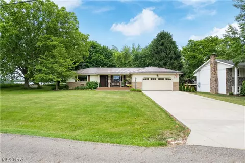 13163 Lake Ave NE, Hartville, OH 44632