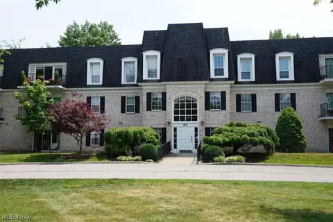 2021 King James Pkwy #222, Westlake, OH 44145