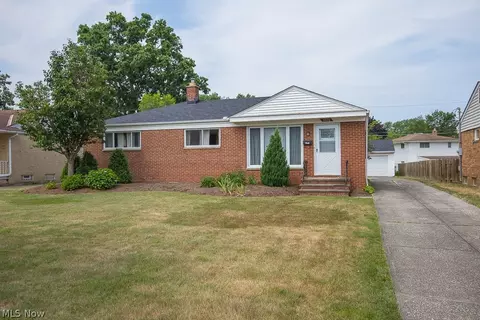 3520 W 212th St, Cleveland, OH 44126
