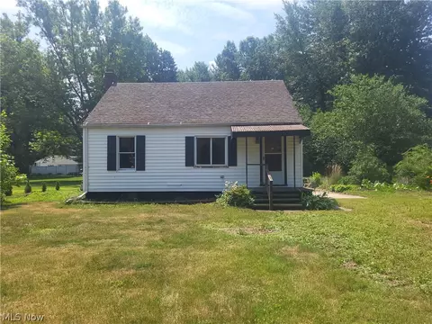 1385 Lake Rd, Conneaut, OH 44030